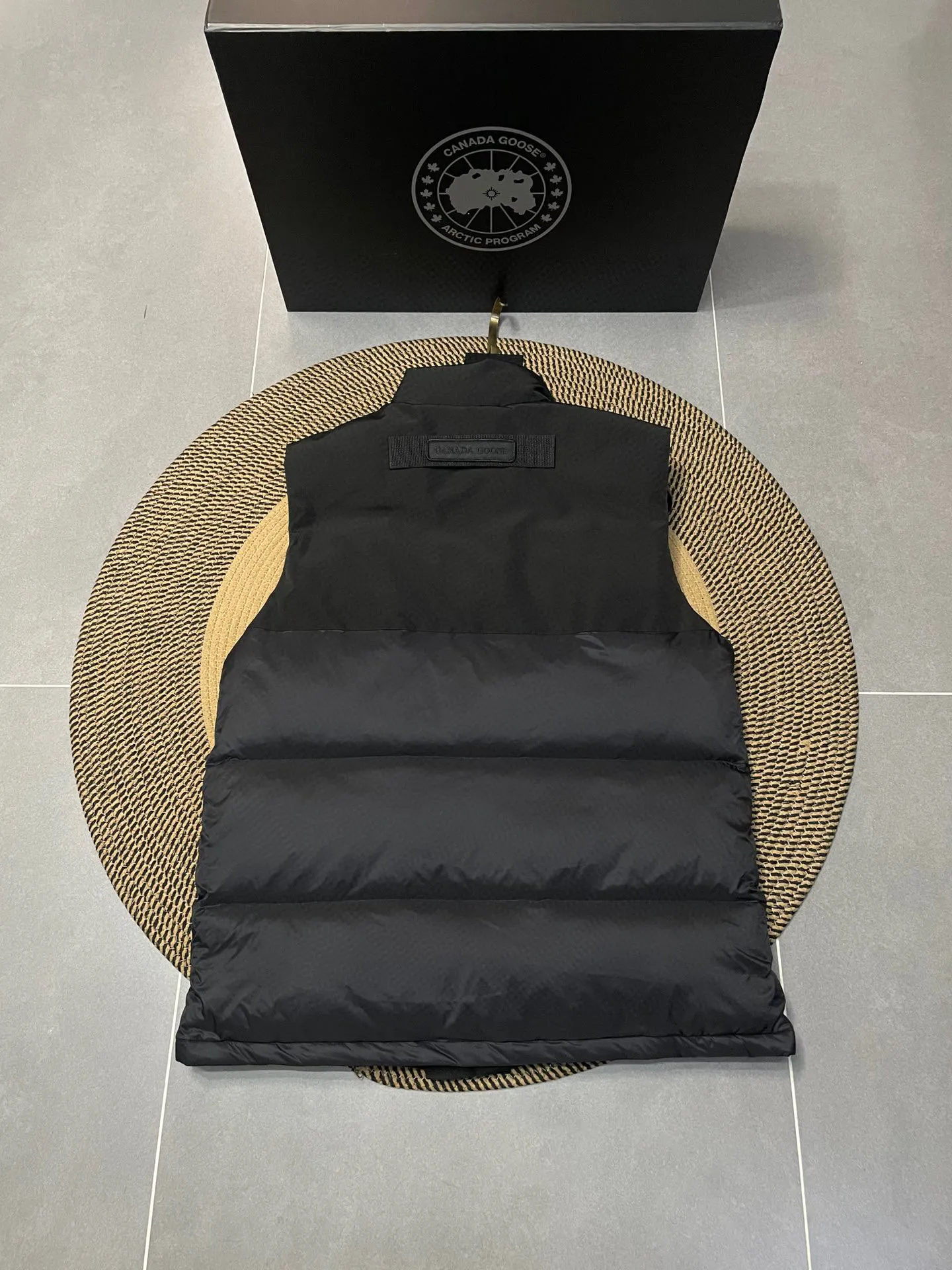 P560 Correct Version Top Replica] 2057MW Paradigm Freestyle Vest-WD Men's Model. Color: White Black Size: XS S M L XL XXL